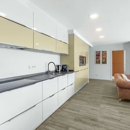 Monthly La Concha Breeze By Sweet * 산세바스티안