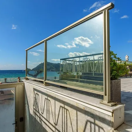 Monthly La Concha Breeze By Sweet San Sebastián